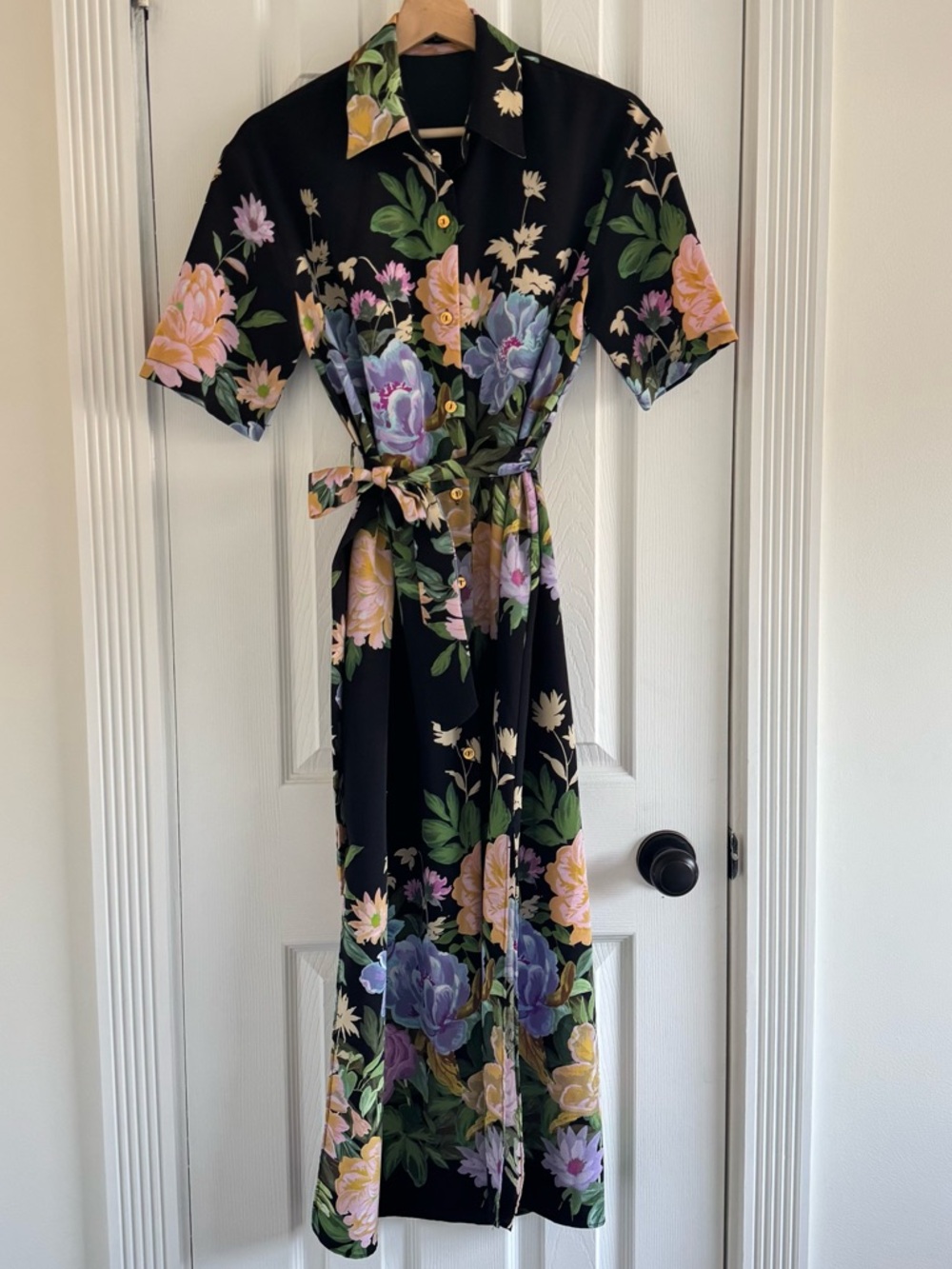 Black Floral Button-Front Shirt Dress with Belt - Picture 2 of 8